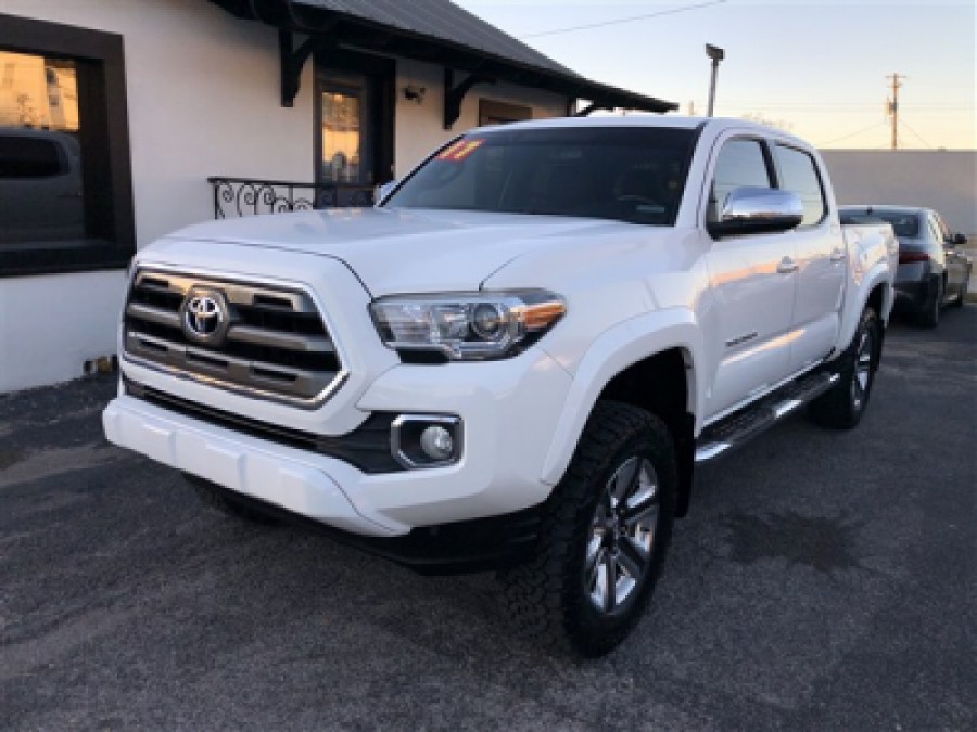 2017 Toyota Tacoma Limited's photo