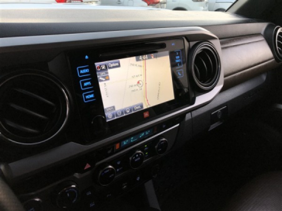 2017 Toyota Tacoma Limited photo 4